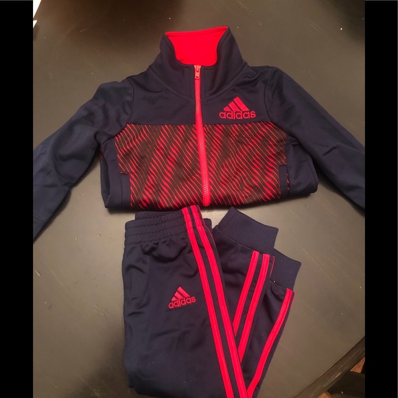 Adidas suit - Picture 1 of 4